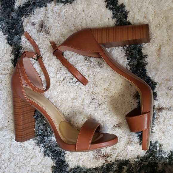 Tan Open-Toe Block Heels - Picture 4 of 4
